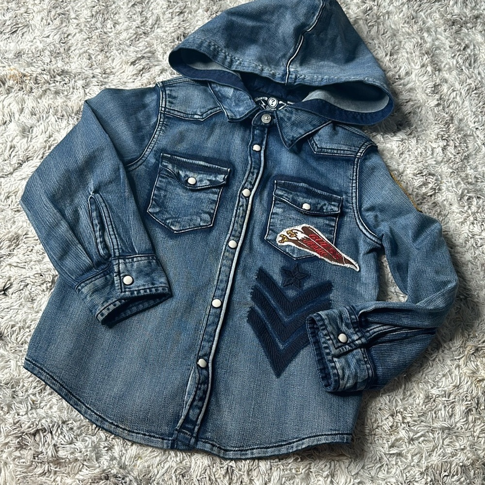 🎀3T Guess blue denim wash button up hooded with Eagle and guess decals  jacket
